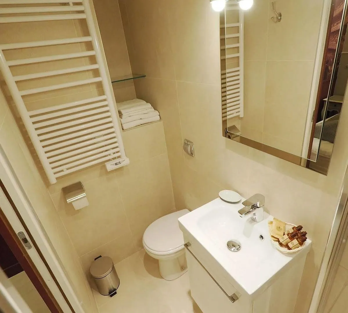 Palais Royal Chicsuites Apartment