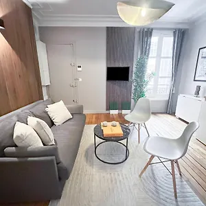 Apartment Unique Flat Near Louvre & Palais Royal, Paris
