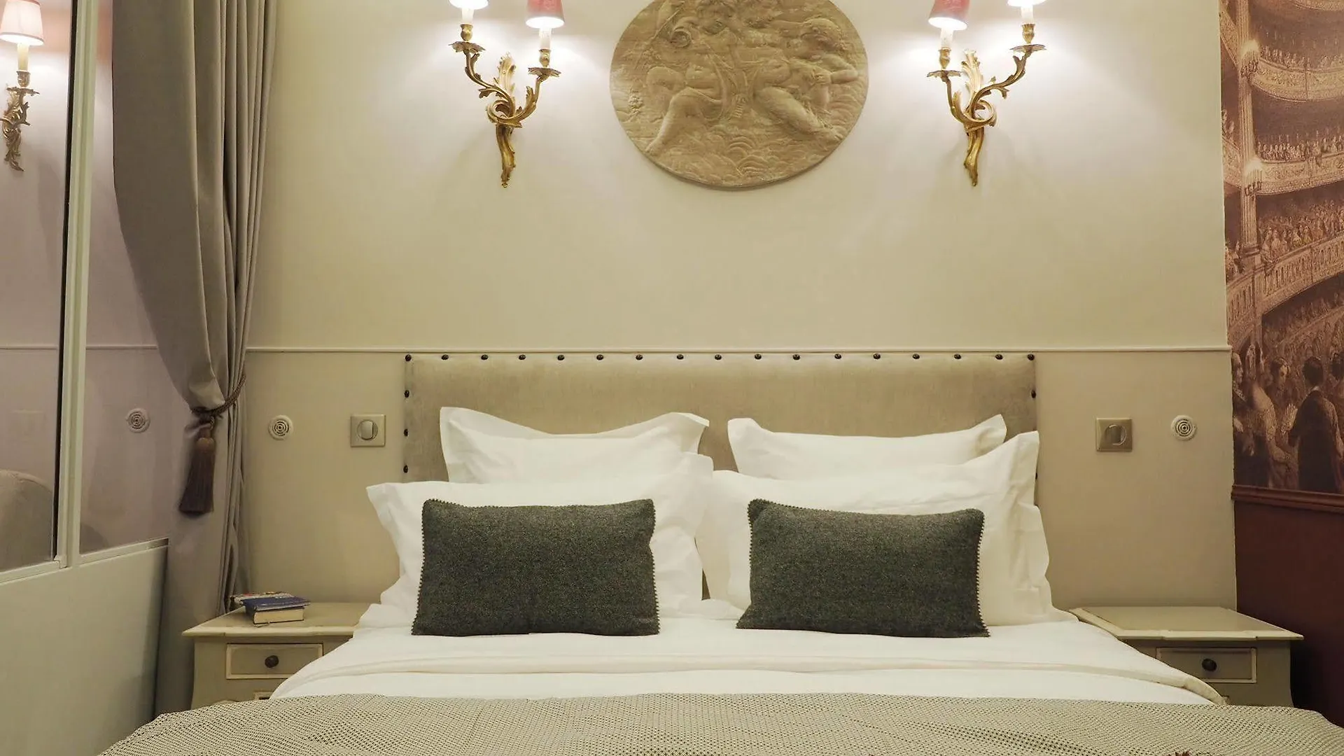 Palais Royal Chicsuites Apartment